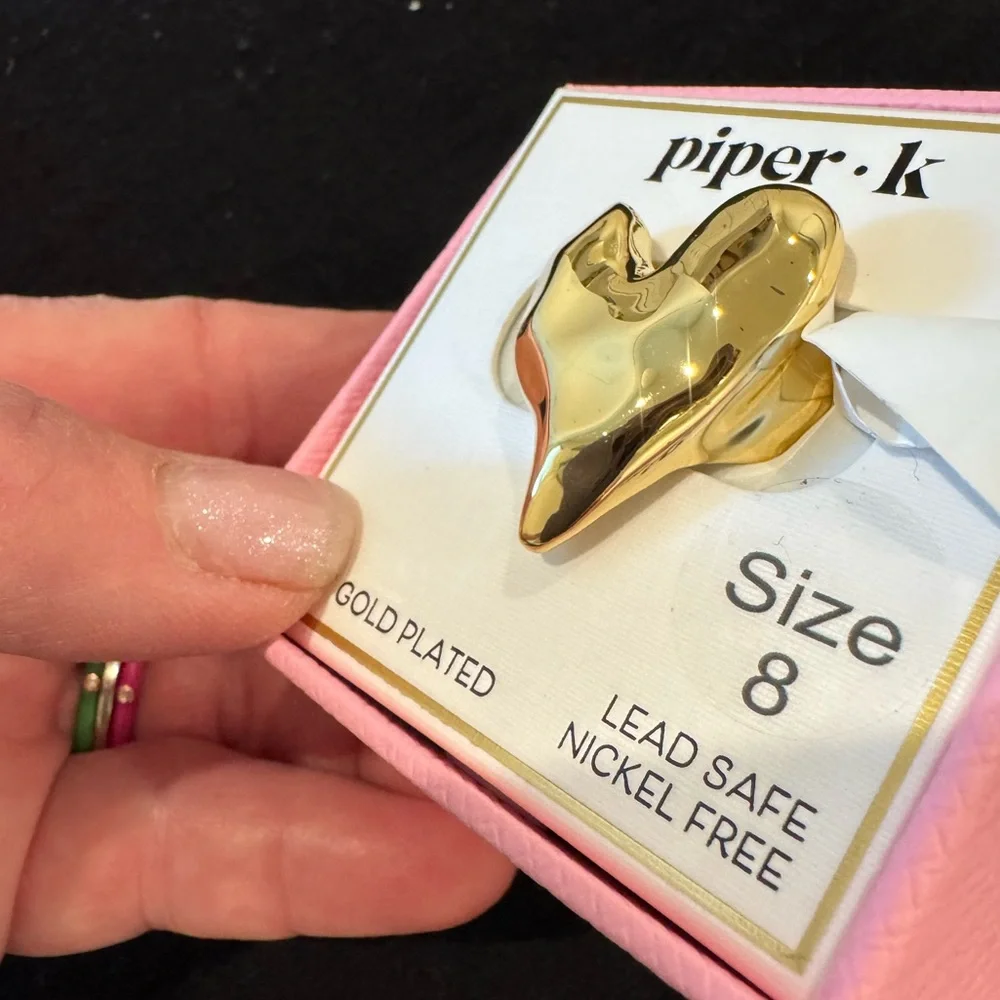 Piper K Gold Plated Heart Ring- fun for Valentine’s Day or all year long💛size 8